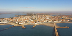 Vue aérienne des Saintes Maries de la Mer (crédits photos: OT des Stes Maries de la Mer)