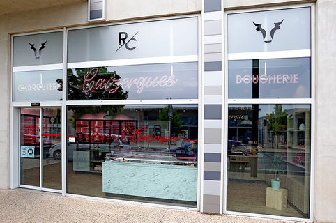Boucherie Charcuterie Caizergues à Gignac est une institution ! Découvrez la boutique dans la zone Cosmo.(® SAAM fabrice Chort)