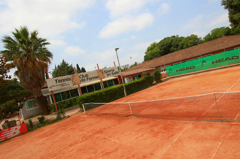 Cours en terre battue Montpellier au Complexe Pierre Rouge Montpellier club de tennis proche du Corum au centre-ville (® NetWorld-fabrice Chort)