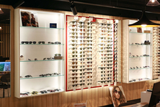 Opticien Lunel Ynoa Optic et ses lunettes de soleil à prix réduits au centre commercial Leclerc (® SAAM-Fabrice Chort)