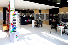 Eyes Optic Narbonne est un opticien à prix réduits ici des solaires de marque (® SAAM fabrice Chort)