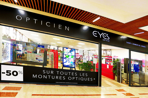 Eyes Optic Opticien Saint Clement de Riviere vend des lunettes à prix remisés dans la galerie de Carrefour Trifontaine (® SAAM-Fabrice Chort)
