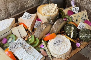 Fromagerie Origine Montpellier • fromager avec grand choix de fromages et des plateaux de fromages à commander (® facebook fromagerie Origine)