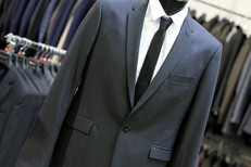Le 18 déstockage Castelnau le Lez • costumes de marques à prix discount près de Montpellier • costume mariage • costume business  (® networld – fabrice Chort)