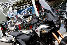 Pascal Moto Honda Montpellier vend des motos Honda dans son magasin de motos à Garosud (® SAAM-fabrice Chort)