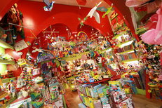 Pomme d’Api Montpellier • Jouets centre-ville dans la Rue de l’Aiguillerie (® networld-fabrice chort)