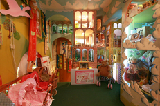 Pomme d’Api Montpellier • Poupées au centre-ville dans la Rue de l’Aiguillerie (® networld-fabrice chort)