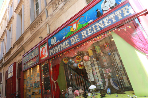 Pomme de Reinette Montpellier spécialiste du jouet au centre ville dans la rue de l'Aiguillerie (®SAAM- Fabrice Chort)