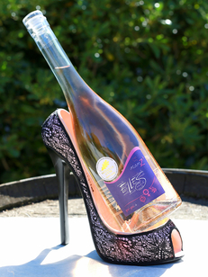 Domaine du Petit Chaumont • cuvée de vin rosé Mam'zelles , vin bio (®  SAAM- fabrice Chort)