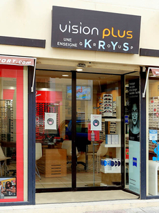 Vision Plus Mauguio est un opticien en centre-ville qui vend des lunettes, des montures, des solaires et des lentilles. Ce magasin d'optique est aussi spécialiste de l'optique du sport.( ® SAAM fabrice Chort)