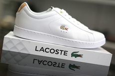Erbé Chausseur Montpellier vend des chaussures de marque en centre-ville ici des baskets Lacoste  (® SAAM-fabrice Chort)