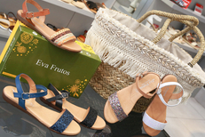 Erbé Chausseur Montpellier vend des chaussures femmes et hommes de marque en centre-ville ici des sandales Eva Frutos (® SAAM-fabrice Chort)