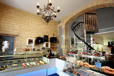 Pâtisserie fine Montpellier chez Gabriel Créateur de Gourmandises en centre-ville dans le quartier des Beaux Arts qui propose aussi un salon de thé (® networld-fabrice Chort)