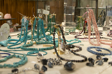 Globe Trotteur Montpellier propose des bijoux en pierres fines et minéraux au centre-ville (® networld-Sabrina Boirel)