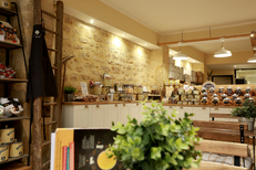 Maison Roux Montpellier propose un salon de thé pour déguster les macarons artisanaux sur place (® networld-fabrice Chort)