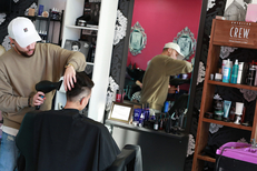 Coiffeur Scari Pink Montpellier Salon de coiffure spécialisé en coiffures multicolores et colorations originales à Port Marianne(® SAAM-fabrice Chort)