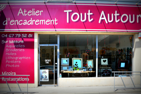 Tout Autour Juvignac est une boutique-atelier d’encadrement sur-mesure près de Montpellier pour œuvres, miroirs (® networld-fabrice Chort)