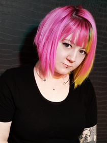 Scari Pink Montpellier Salon de coiffure à Port Marianne spécialisé dans les colorations est dirigé par Mélanie Sénégats.