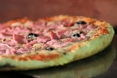 Pizza Lattes bien garnie chez Avanti Pizza au centre commercial d’Aragon (® networld-Fabrice Chort)