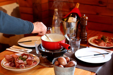Restaurant fondue Montpellier au Chalet Chamoniard Lattes est un restaurant traditionnel  (® SAAM-fabrice Chort)