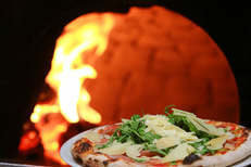 Pizza au feu de bois gourmande de la Pizzeria Sicilia au bas de la rue du Pila Saint Gély au centre-ville de Montpellier (credits photos :EDV-Fabrice Chort)