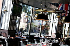 Au Bureau Montpellier Restaurant brasserie propose aussi une ambiance Pub à Odysseum (® SAAM - Fabrice Chort)