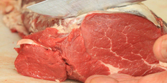 Sélection de viande du boucher-traiteur Le Grau Gourmand au centre commercial Le Port Royal du Grau du Roi (credits photos : EDV-Fabrice Chort)