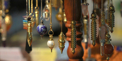 Pendules et Esoterisme à montpellier dans la boutique dans les yeix de Gaïa au centre-ville (® networld-fabrice chort)